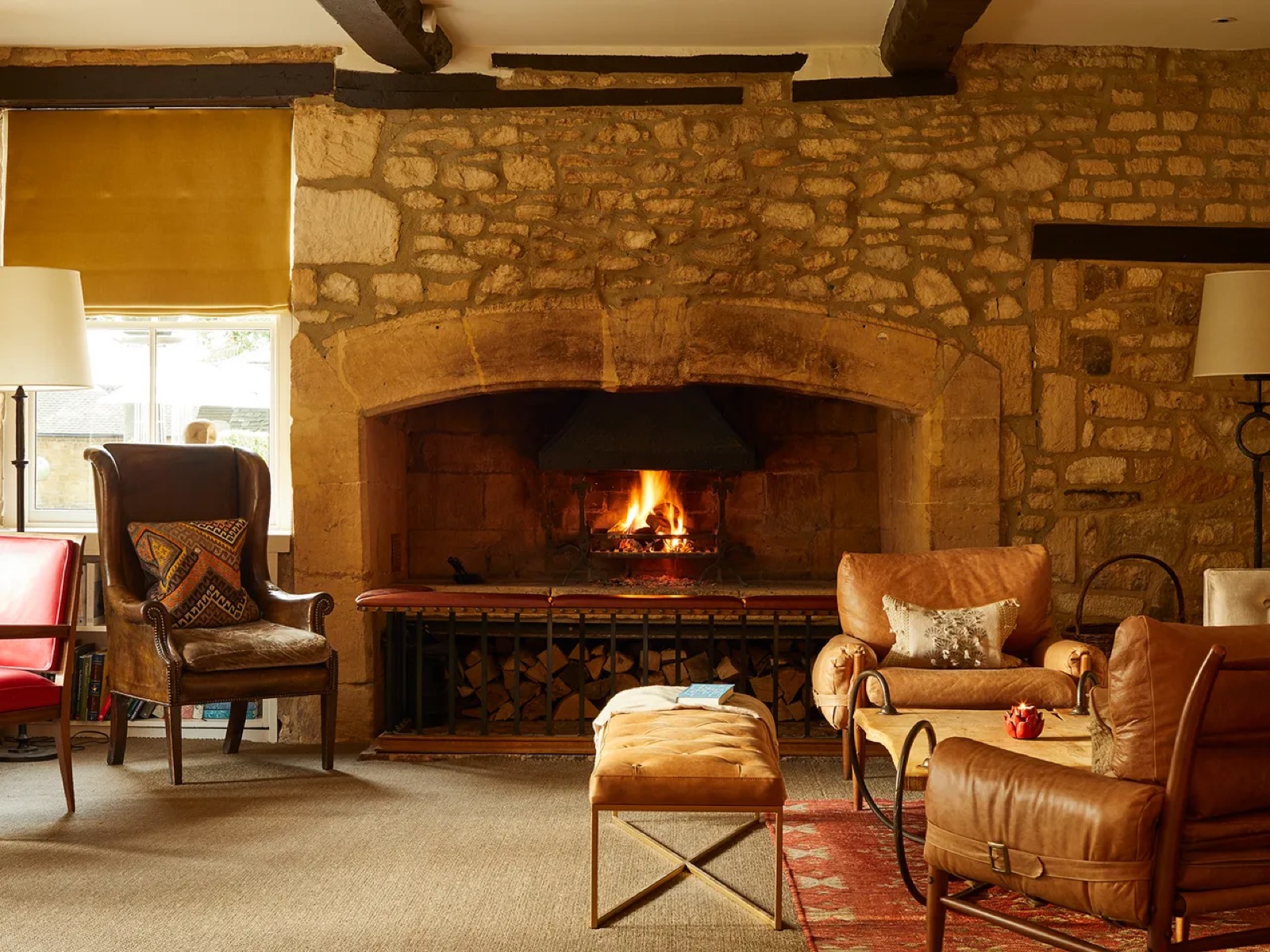 A four-poster room